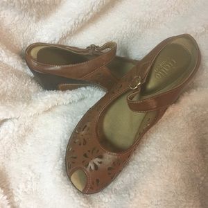 Rialto size 10M gorgeous shoes.